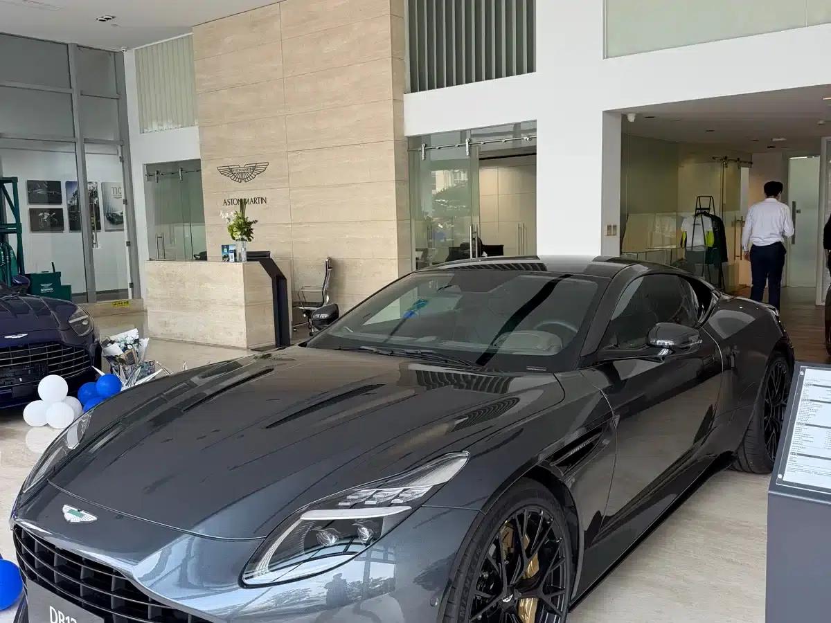 Aston Martin DB12 2025 4.0T V8 Coupe — миниатюра 1