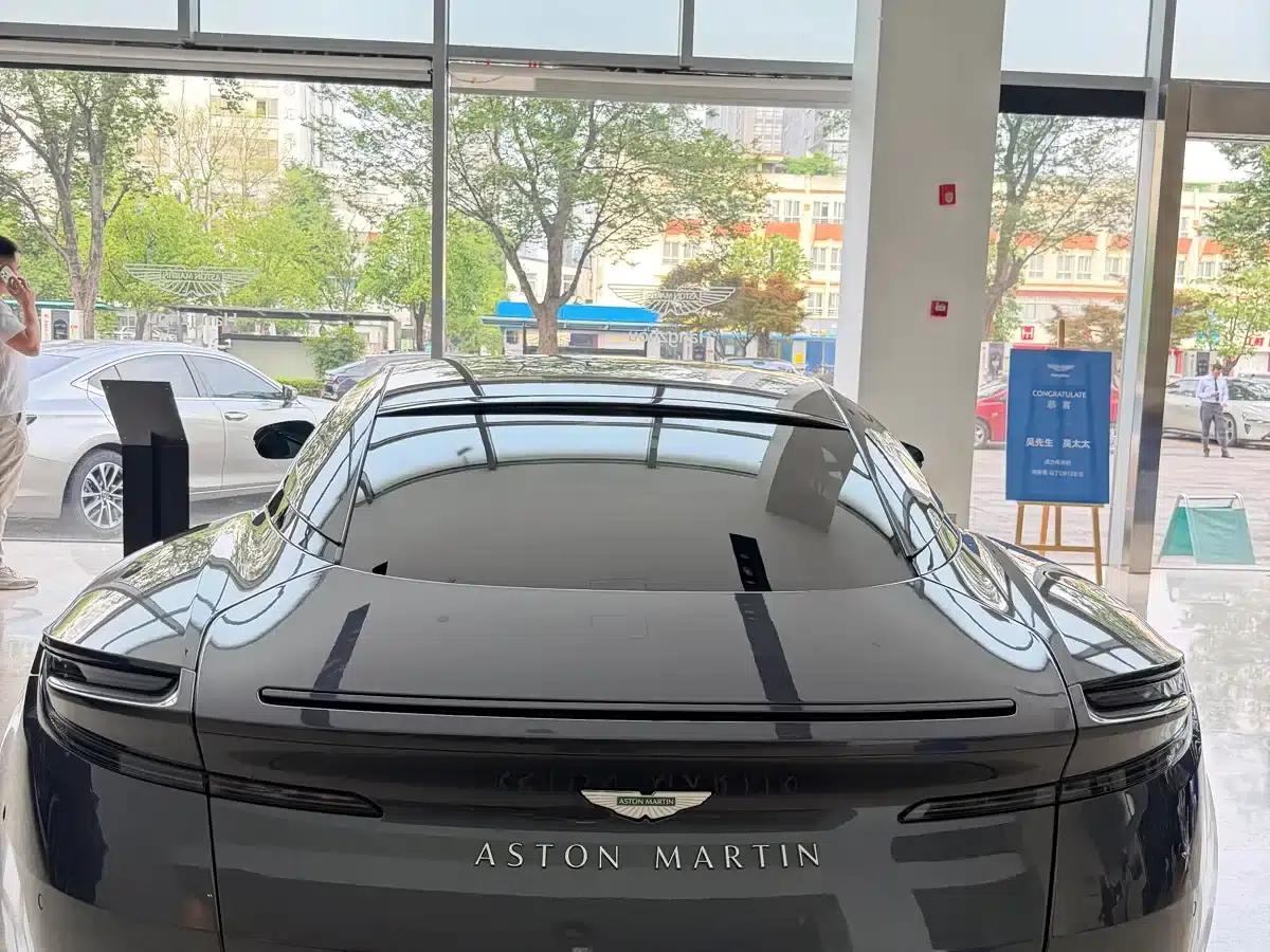 Aston Martin DB12 2025 4.0T V8 Coupe — миниатюра 2
