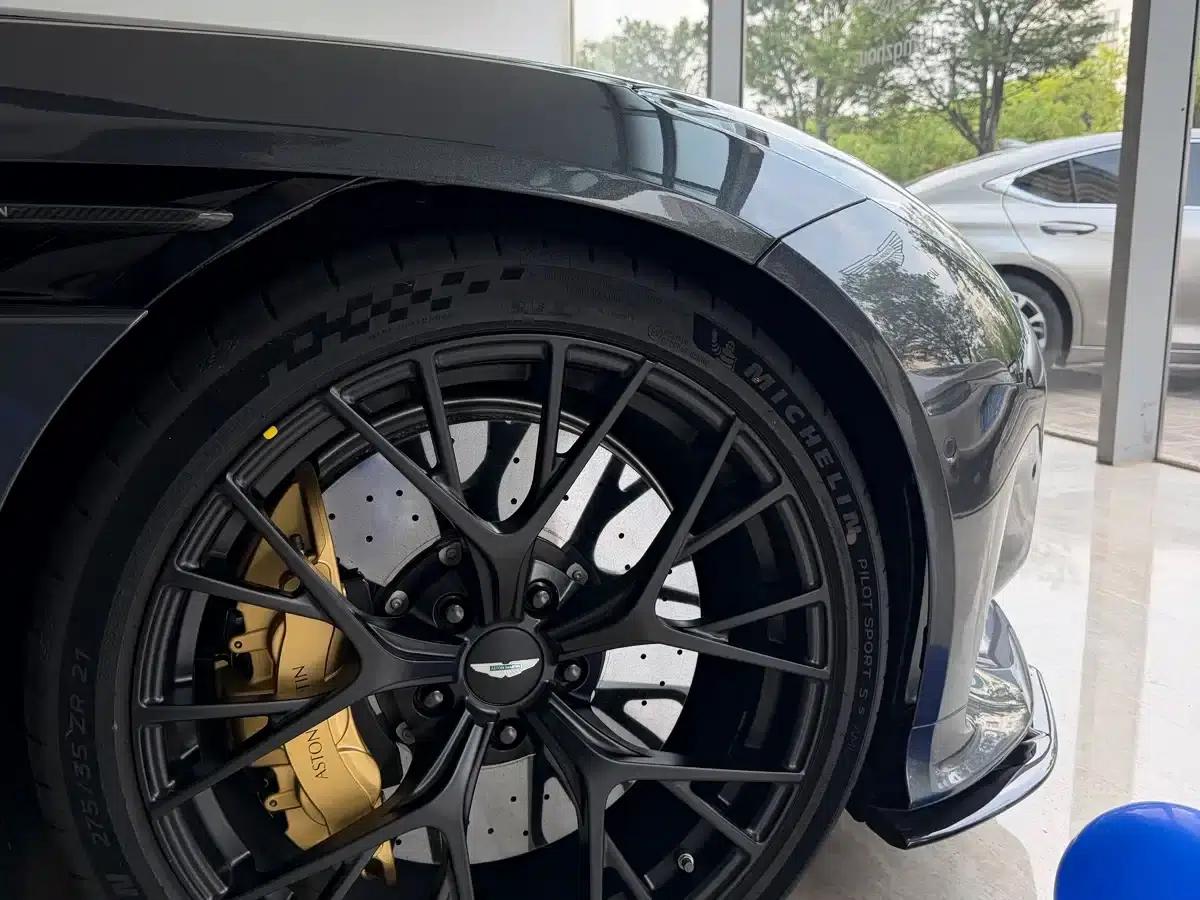 Aston Martin DB12 2025 4.0T V8 Coupe — миниатюра 6