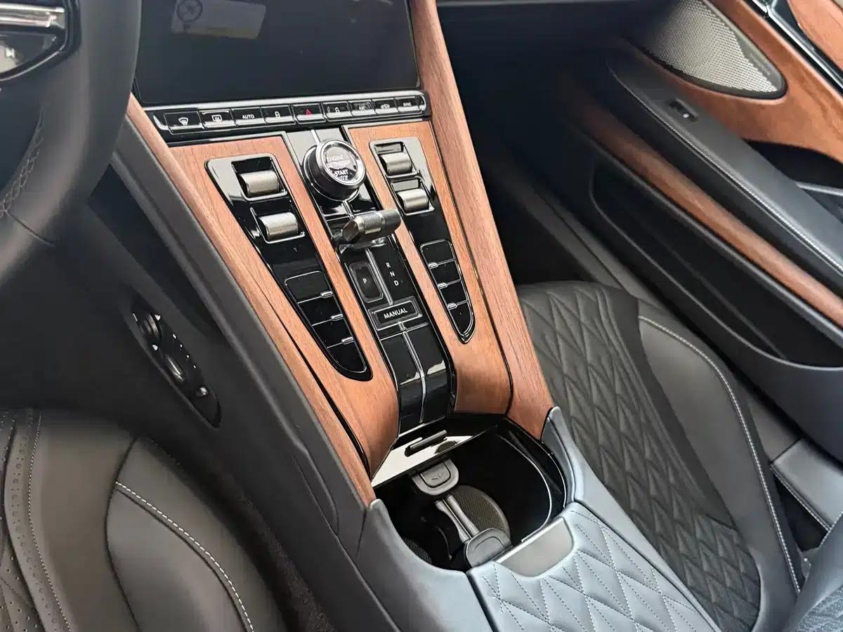 Aston Martin DB12 2025 4.0T V8 Coupe — миниатюра 9