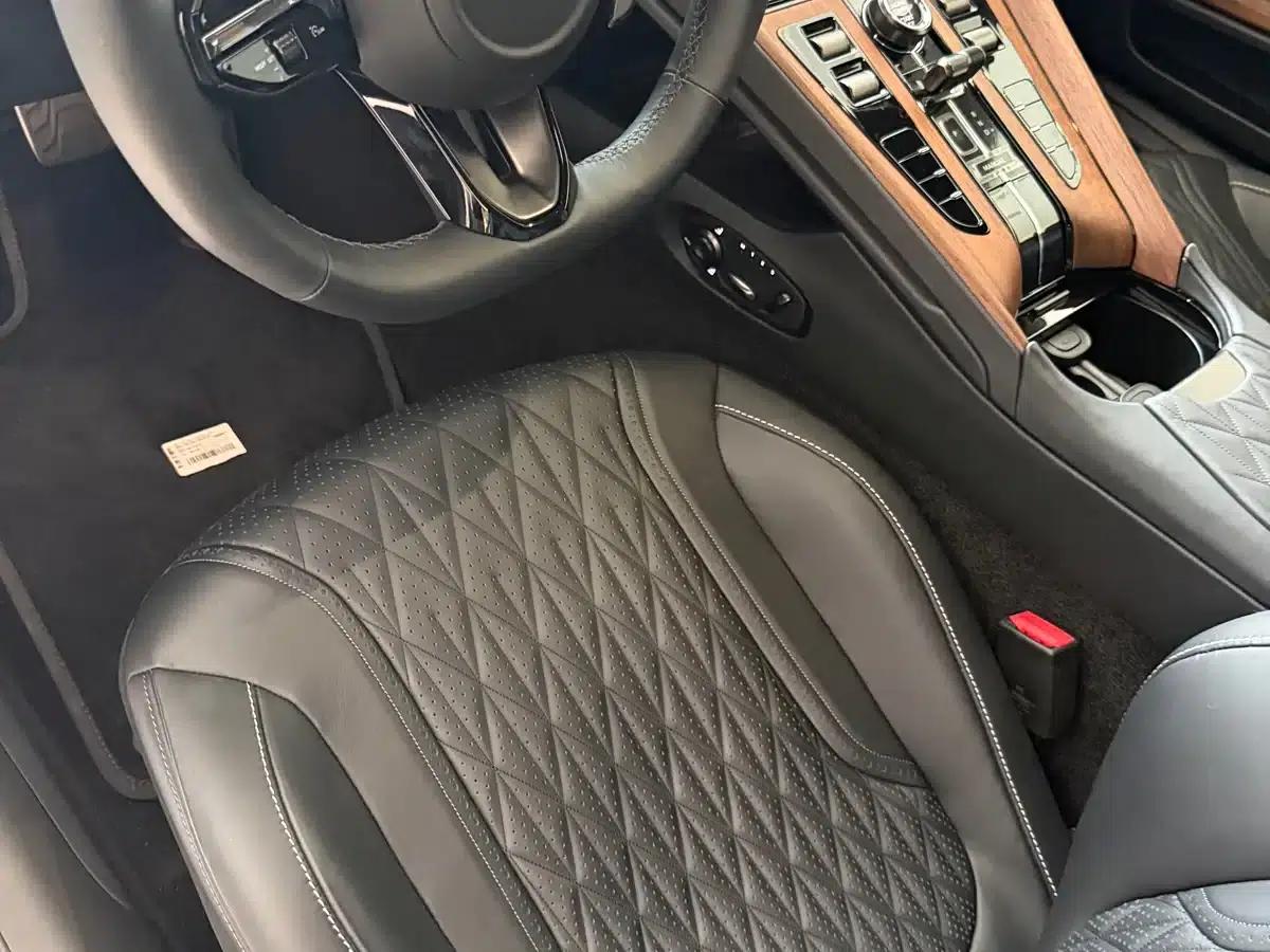 Aston Martin DB12 2025 4.0T V8 Coupe — миниатюра 10