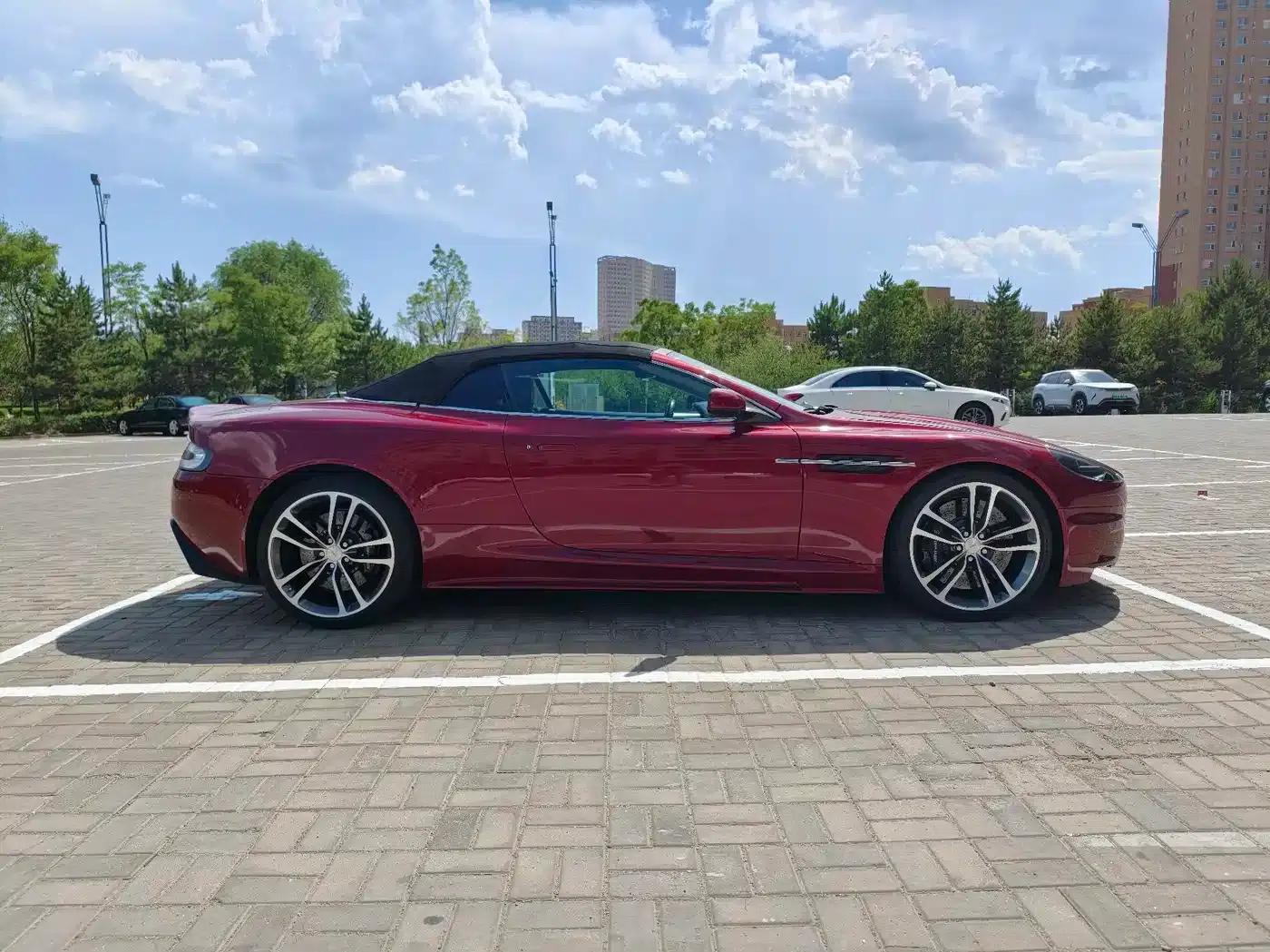 Aston Martin DBS 2009 6.0 Touchtronic Volante — миниатюра 2