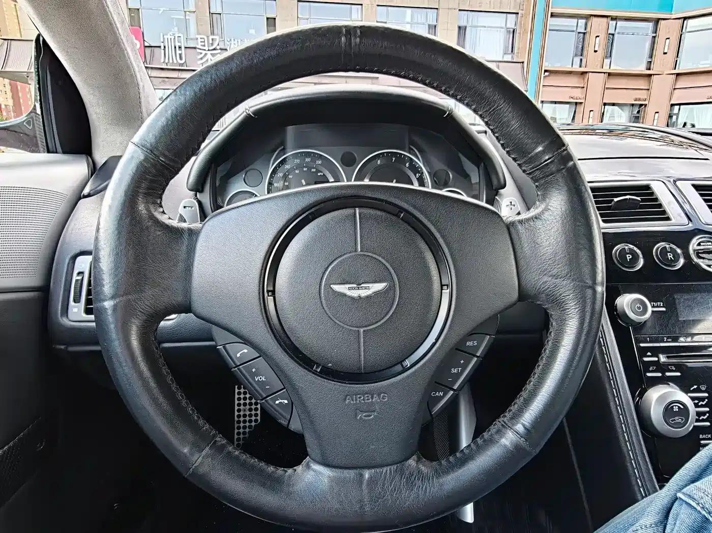 Aston Martin DBS 2009 6.0 Touchtronic Volante — миниатюра 15