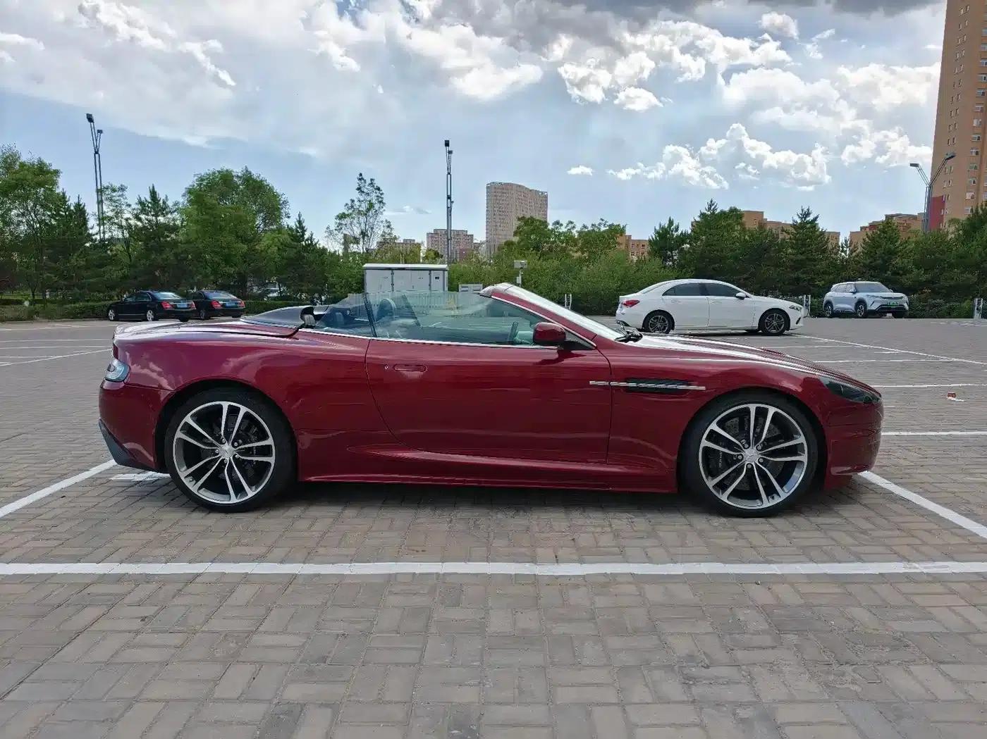 Aston Martin DBS 2009 6.0 Touchtronic Volante — миниатюра 9