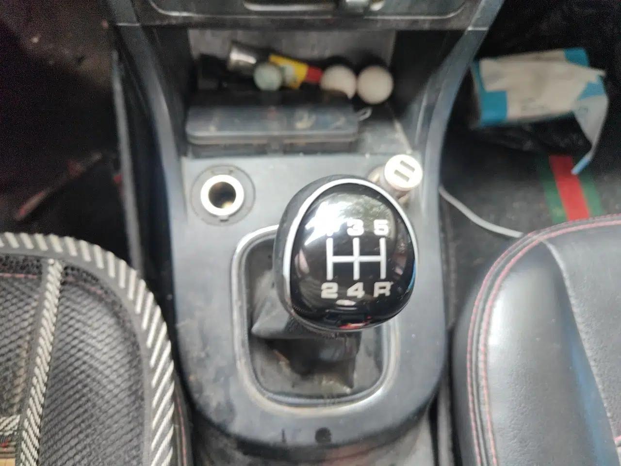 Dongfeng Fengon 360 2015 1.5L Manual Luxury 7-Seater China V Emission Standard — миниатюра 14