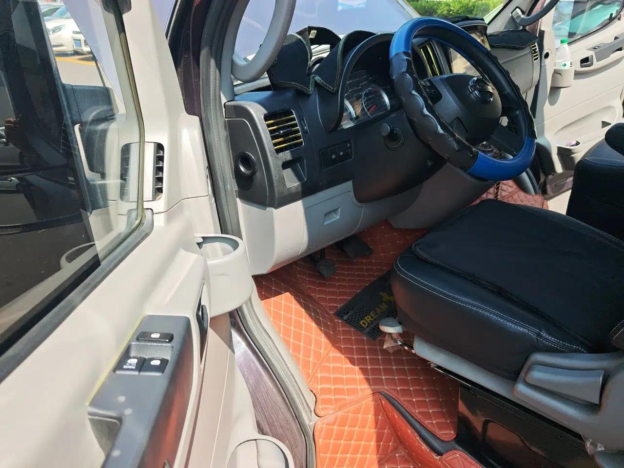 Dongfeng Yufeng 2021 2.3T V9 Logistics Vehicle Short Wheelbase Mid-Roof Design 5-9 Seater China V Emission Standard WP2.3 — миниатюра 16