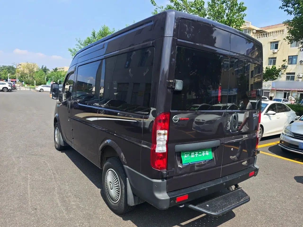 Dongfeng Yufeng 2021 2.3T V9 Logistics Vehicle Short Wheelbase Mid-Roof Design 5-9 Seater China V Emission Standard WP2.3 — миниатюра 4
