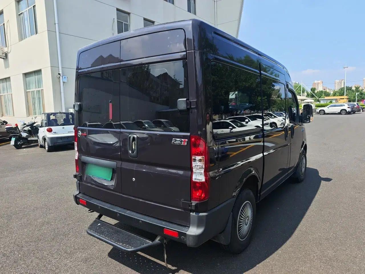Dongfeng Yufeng 2021 2.3T V9 Logistics Vehicle Short Wheelbase Mid-Roof Design 5-9 Seater China V Emission Standard WP2.3 — миниатюра 6