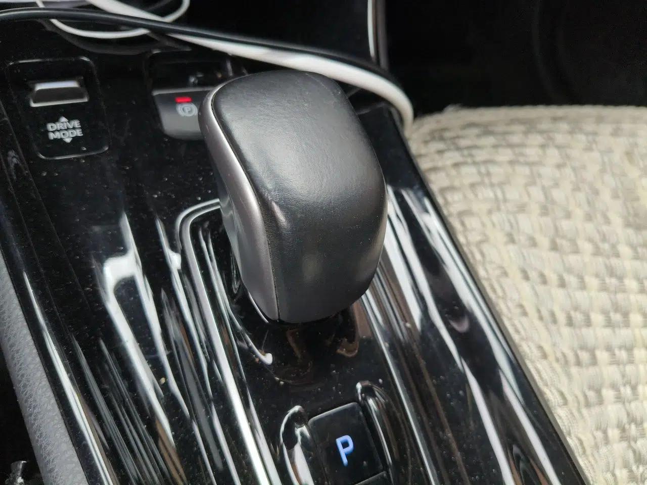 Toyota C-HR EV 2020 Deluxe Sunroof Edition — миниатюра 14
