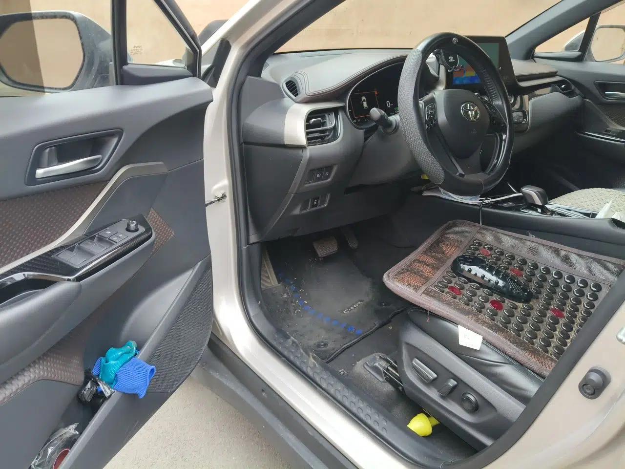 Toyota C-HR EV 2020 Deluxe Sunroof Edition — миниатюра 16