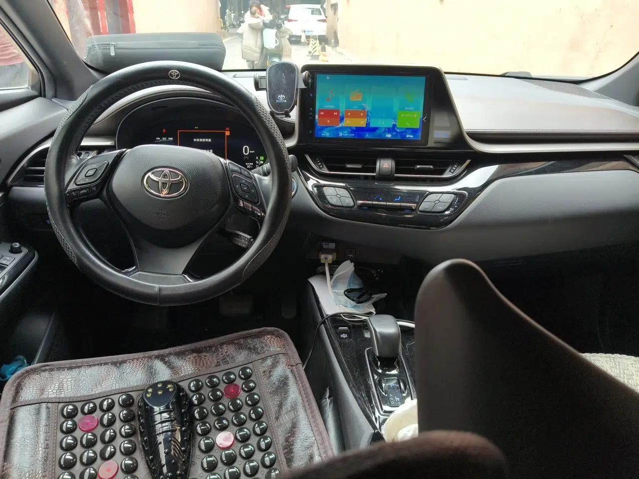 Toyota C-HR EV 2020 Deluxe Sunroof Edition — миниатюра 9