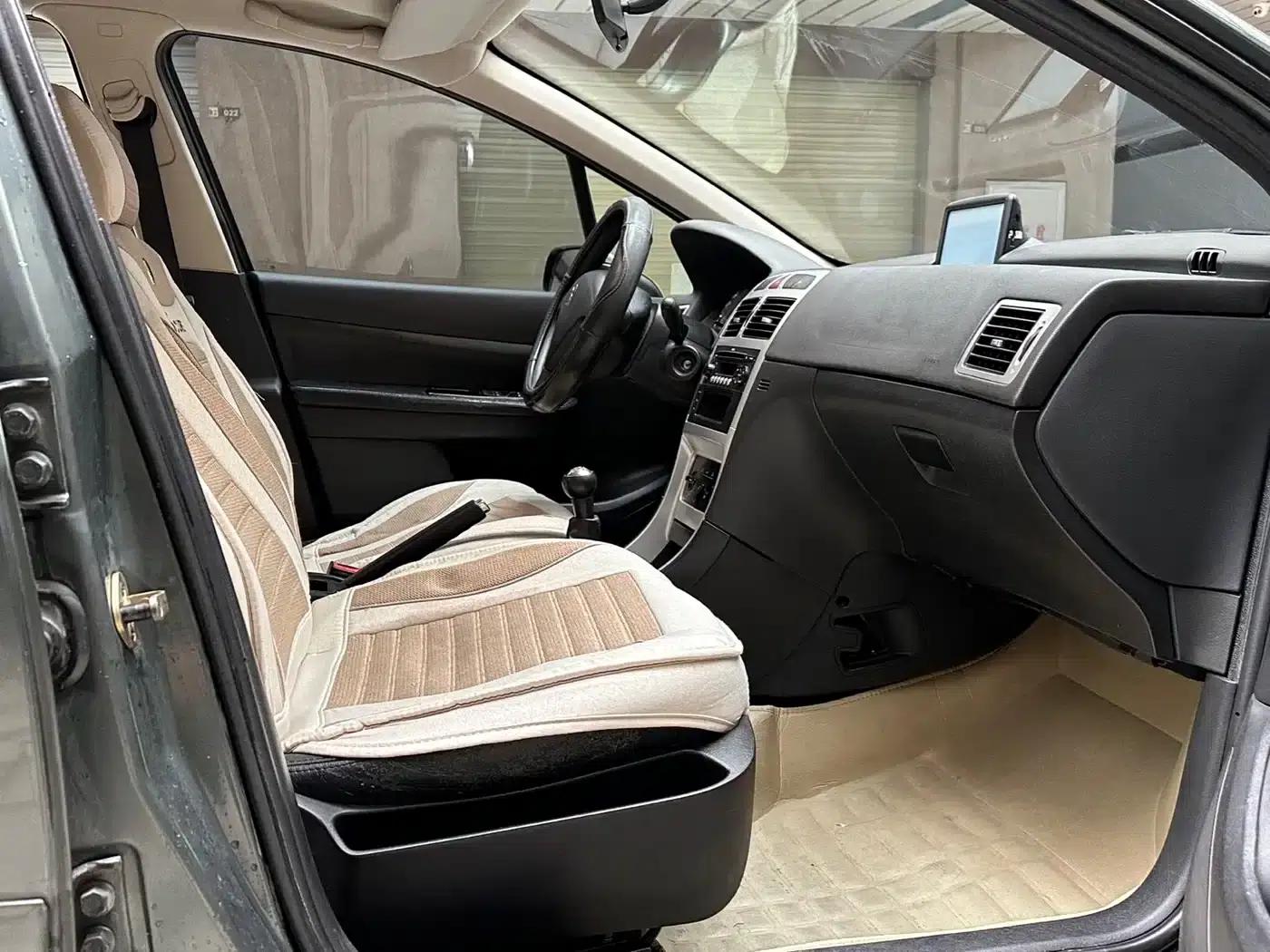 Peugeot 307 2010 Sedan 1.6L Automatic Comfort Edition — миниатюра 9