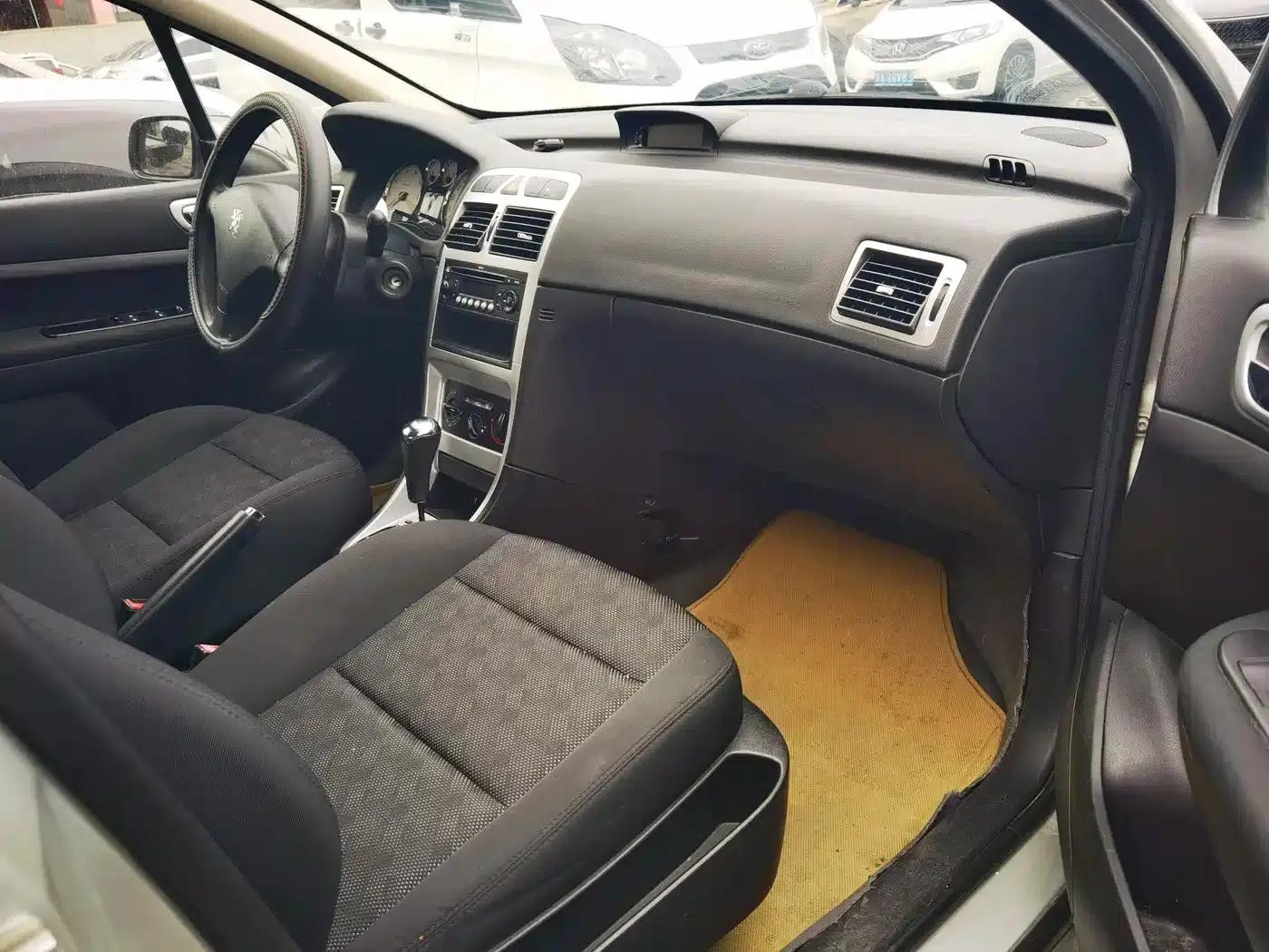Peugeot 307 2010 Sedan 1.6L Automatic Comfort Edition — миниатюра 3
