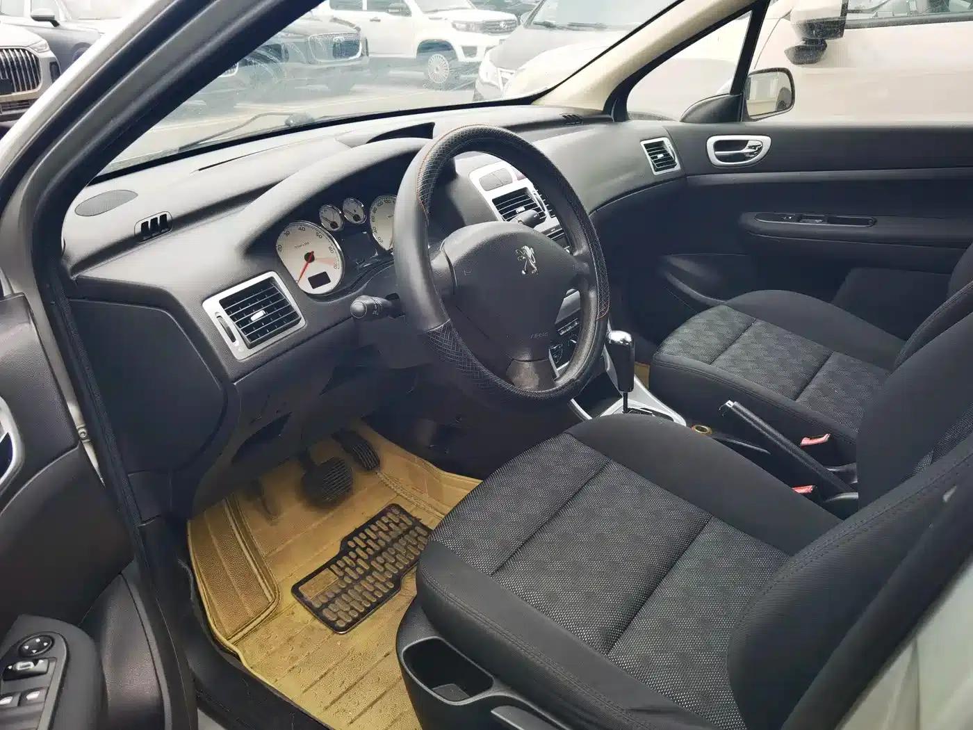 Peugeot 307 2010 Sedan 1.6L Automatic Comfort Edition — миниатюра 4