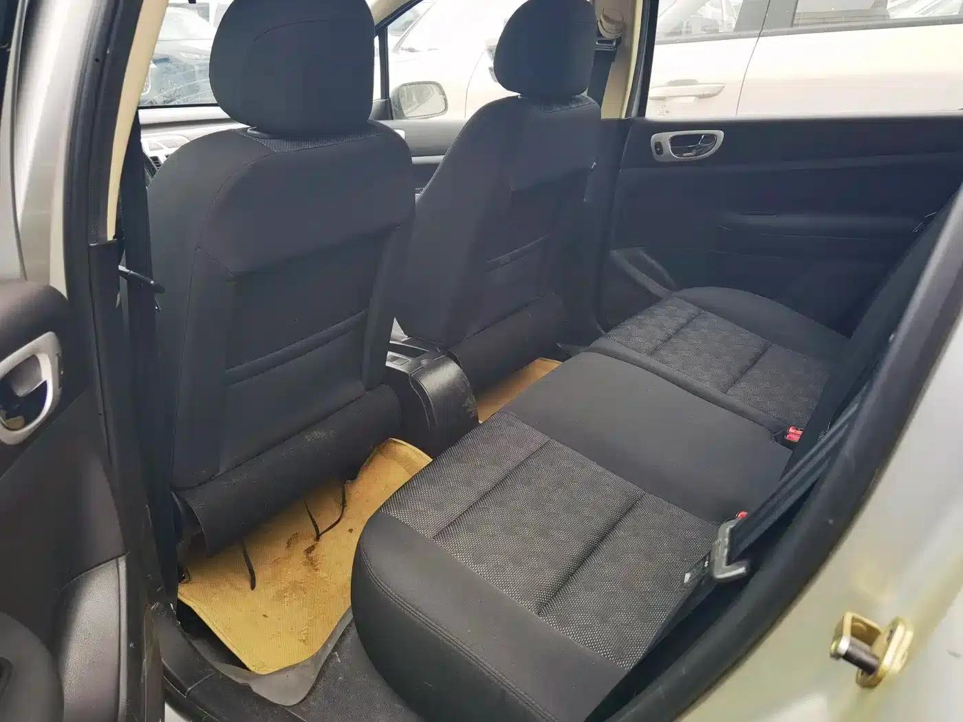Peugeot 307 2010 Sedan 1.6L Automatic Comfort Edition — миниатюра 5