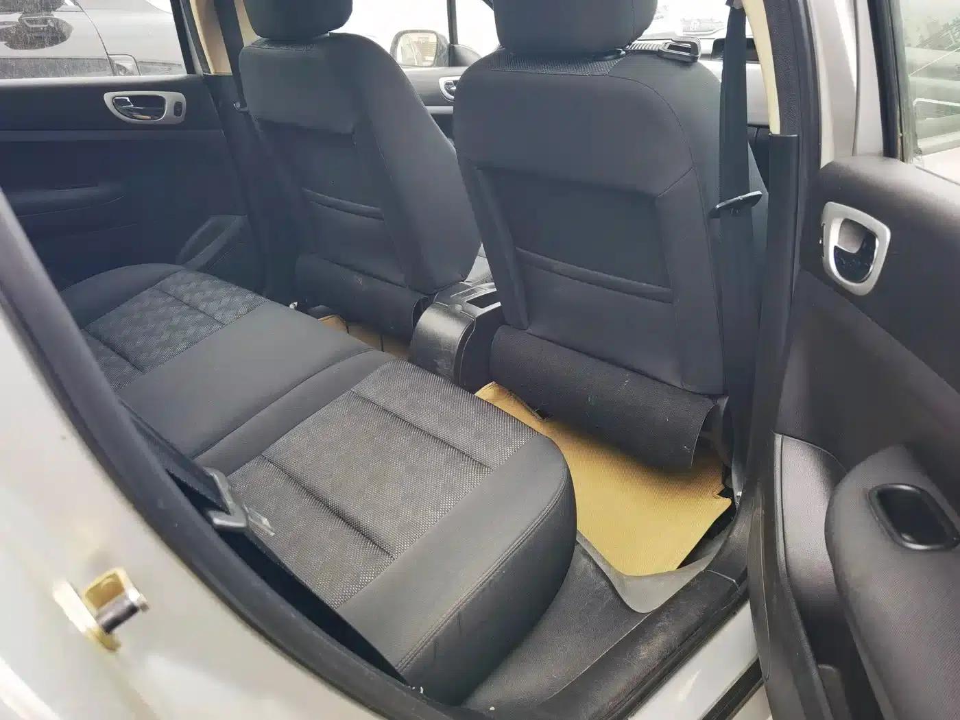 Peugeot 307 2010 Sedan 1.6L Automatic Comfort Edition — миниатюра 6