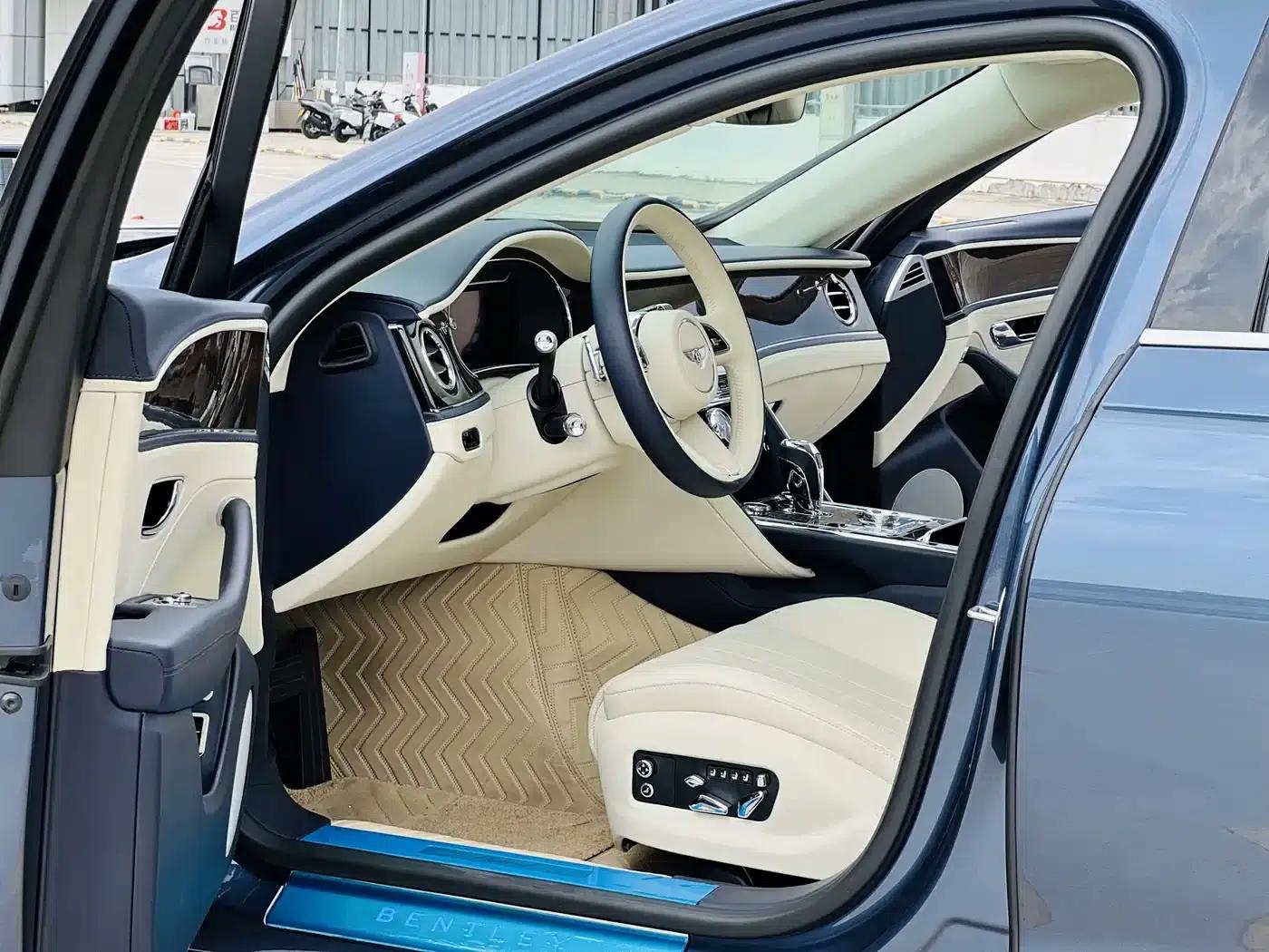2022 Flying Spur Plug-in Hybrid 2.9T V6 — миниатюра 4