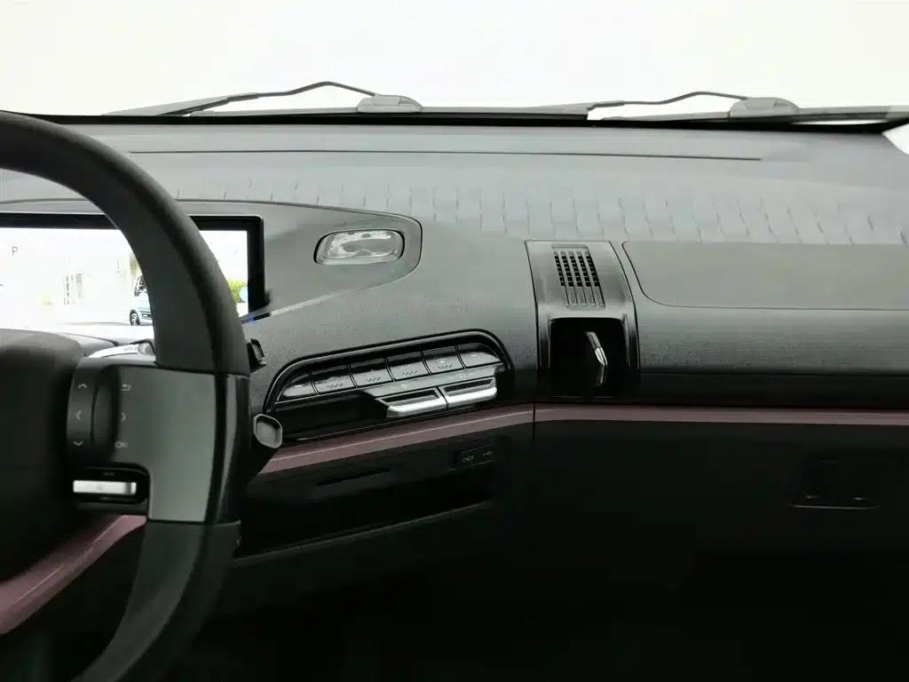 Baojun E300 2020 Interstellar Intelligent Driving Edition — миниатюра 12