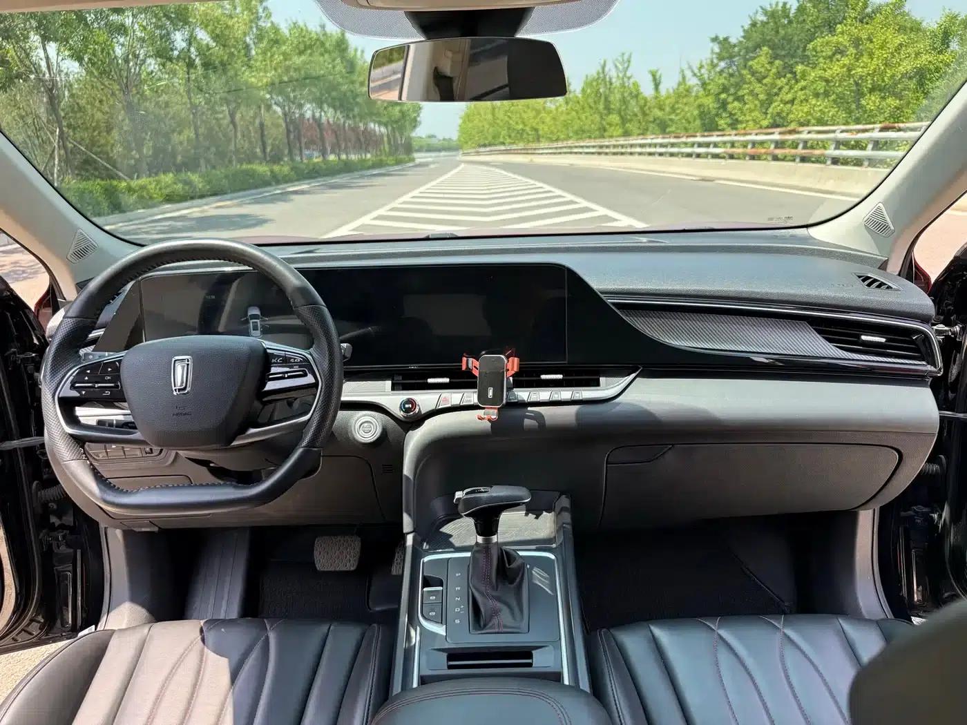 Bestune T55 2023 1.5T Automatic Leap Forward Edition — миниатюра 6
