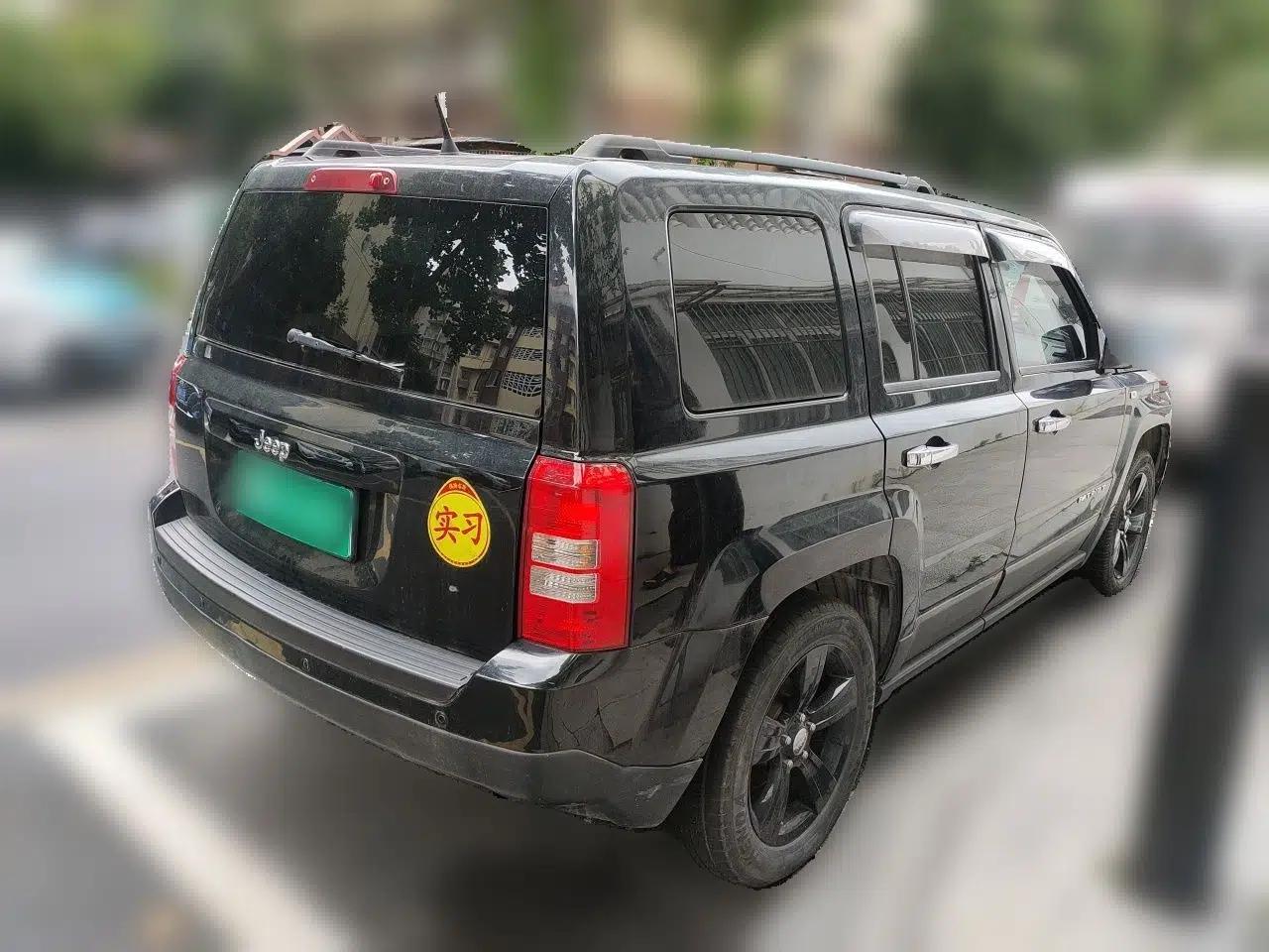 Jeep Patriot 2014 2.4L Sport Edition — миниатюра 6