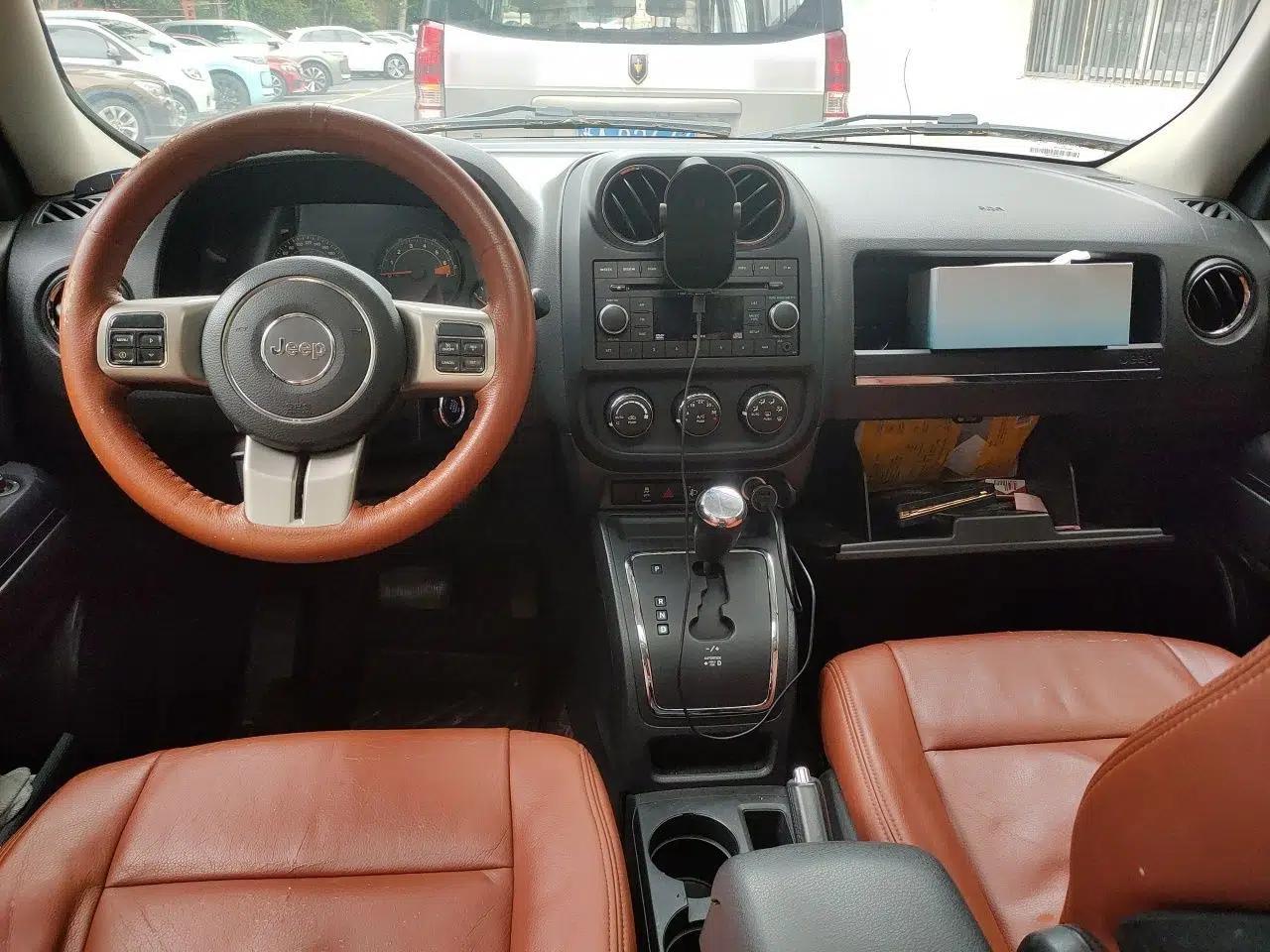 Jeep Patriot 2014 2.4L Sport Edition — миниатюра 9