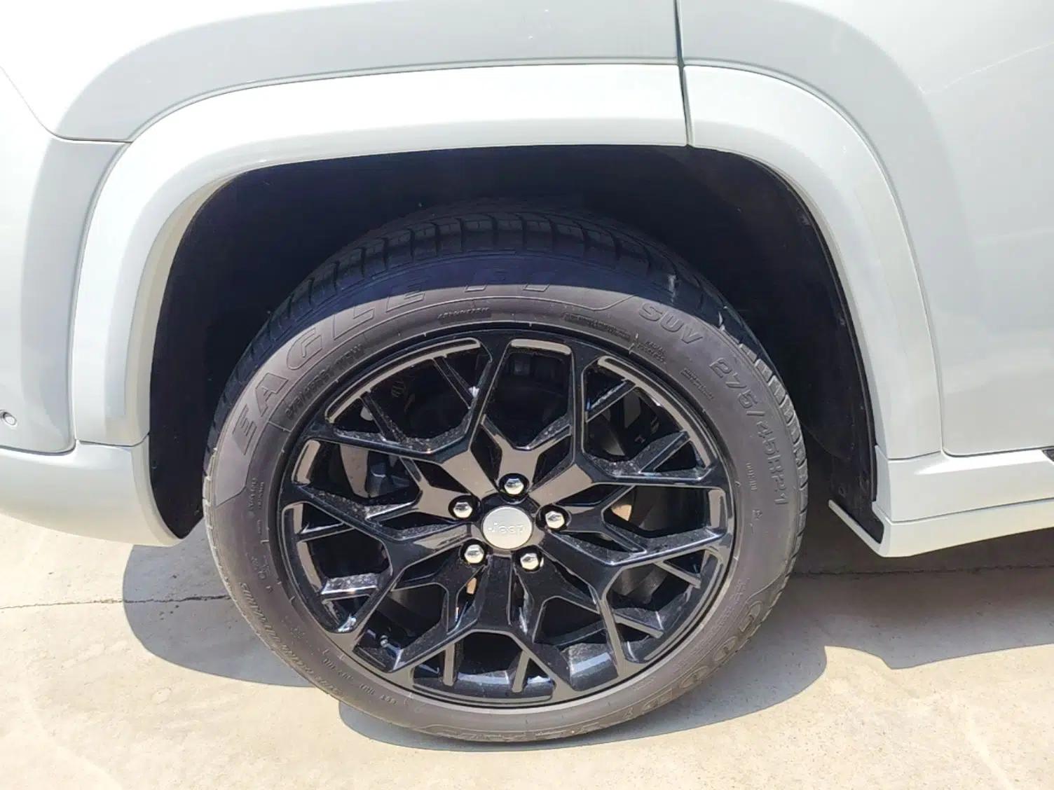 Jeep Grand Cherokee New Energy 2023 4xe Summit Edition — миниатюра 11
