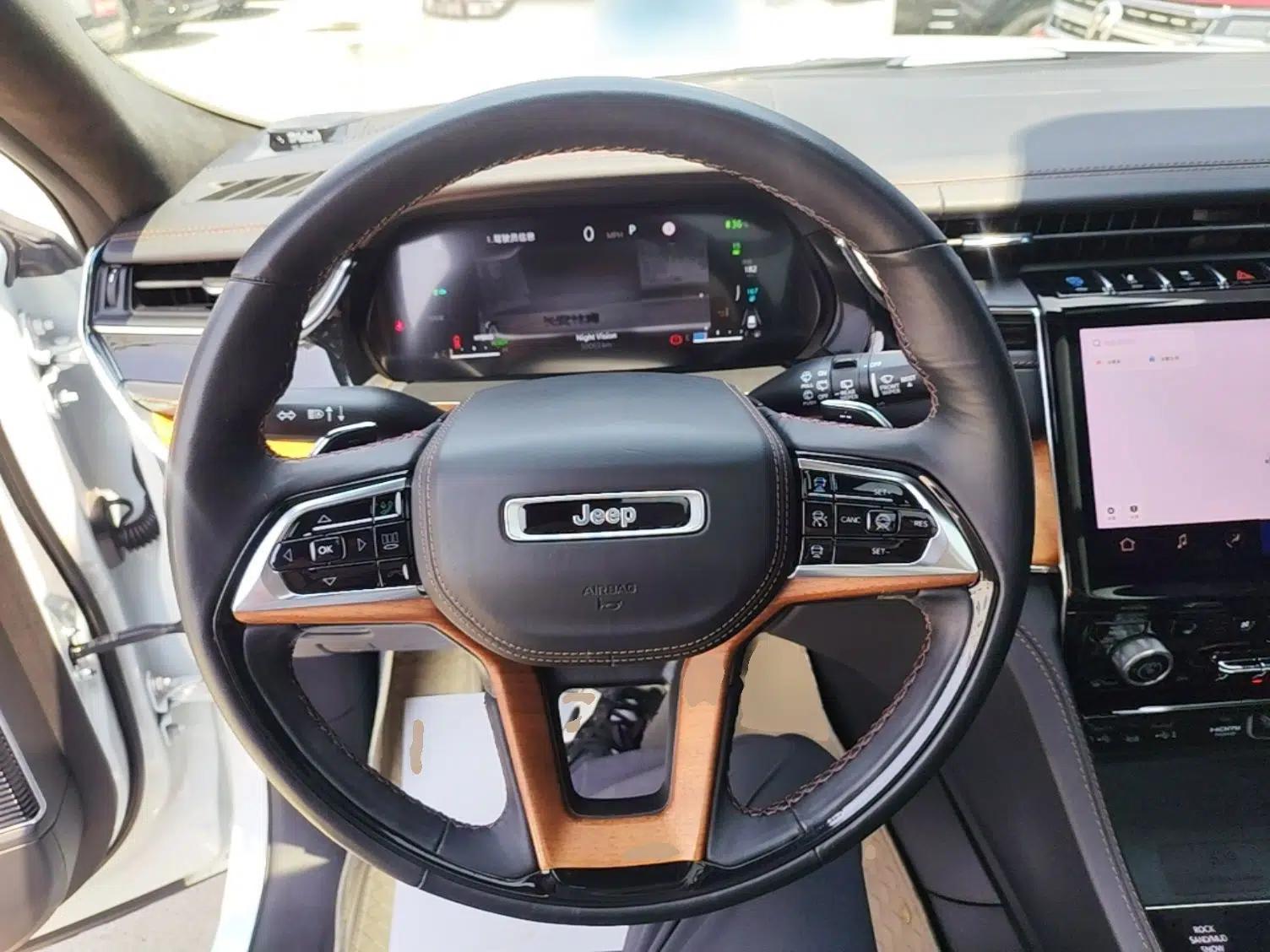 Jeep Grand Cherokee New Energy 2023 4xe Summit Edition — миниатюра 13