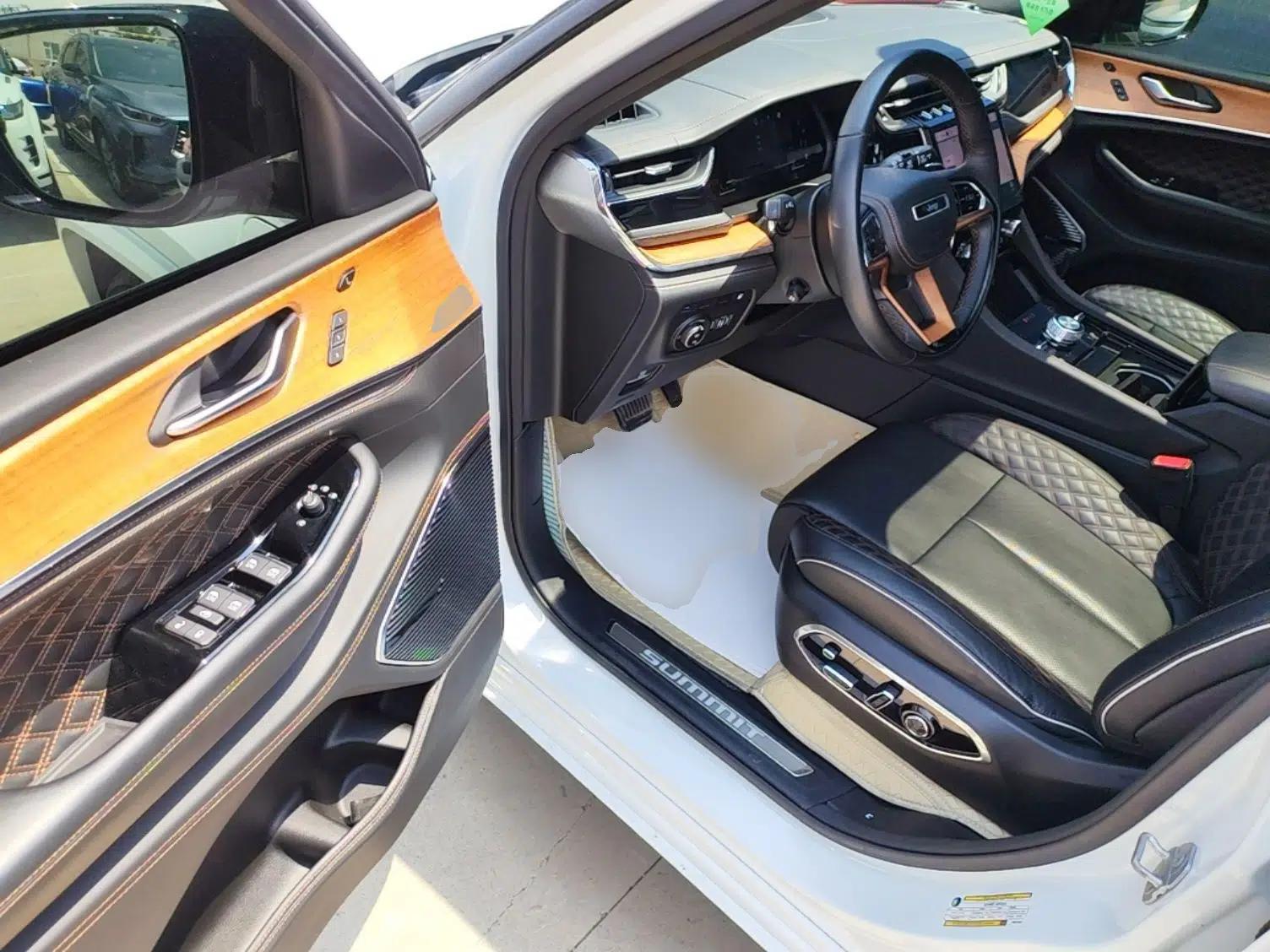 Jeep Grand Cherokee New Energy 2023 4xe Summit Edition — миниатюра 18