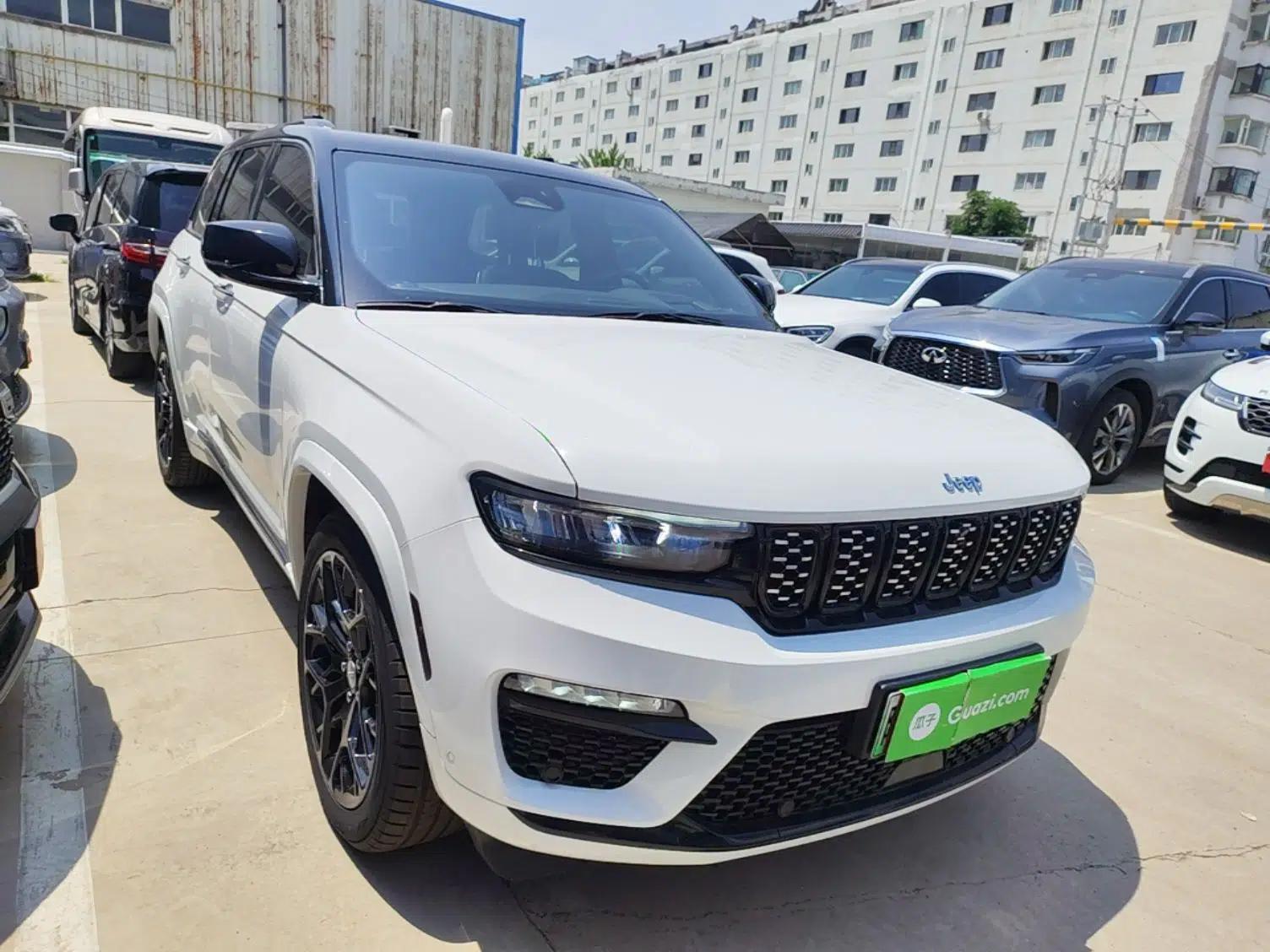 Jeep Grand Cherokee New Energy 2023 4xe Summit Edition — миниатюра 3
