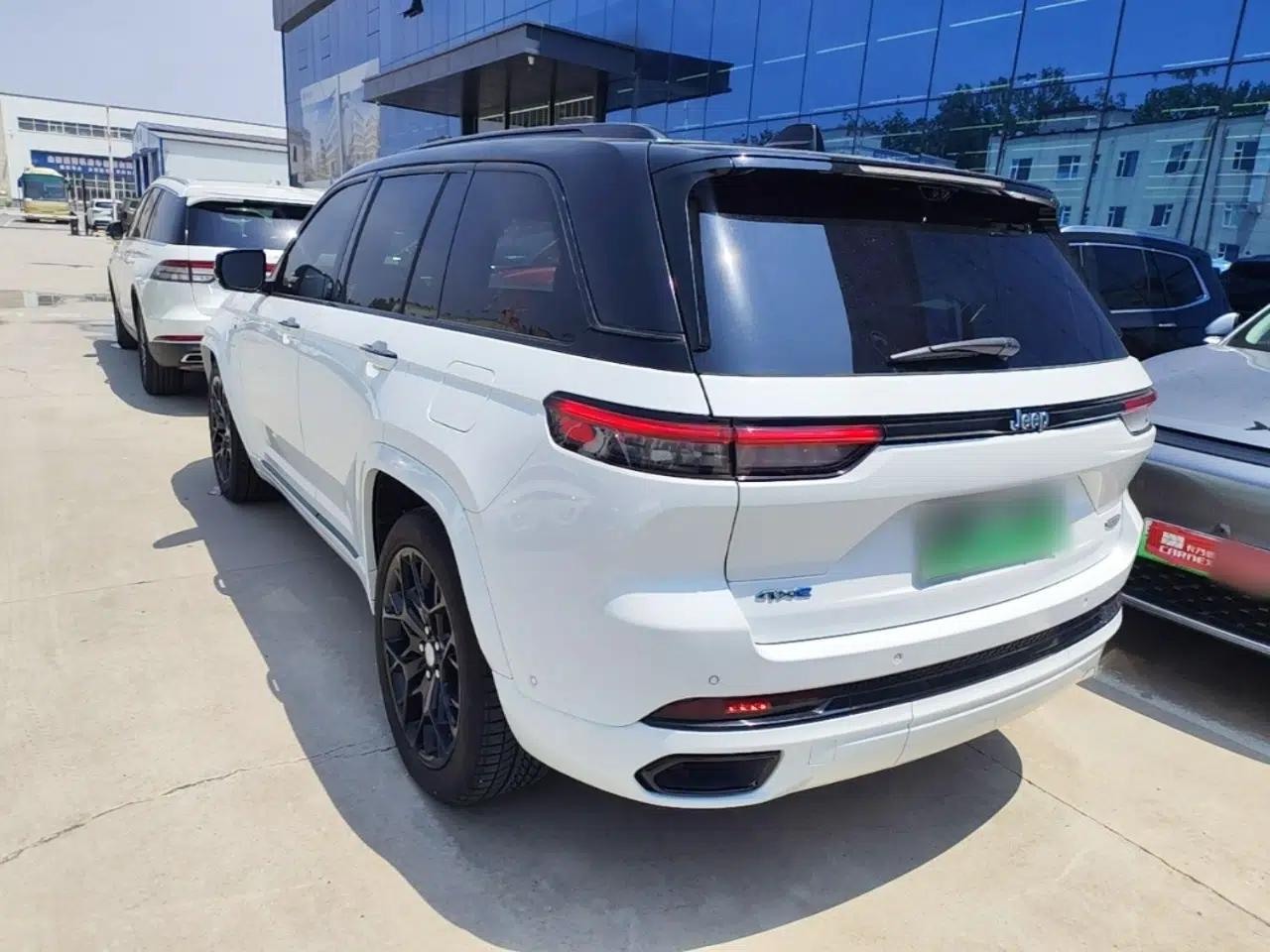 Jeep Grand Cherokee New Energy 2023 4xe Summit Edition — миниатюра 4