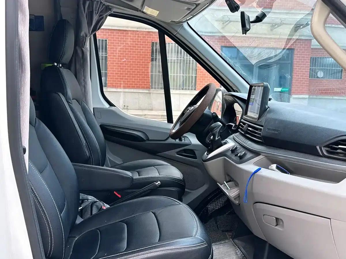 SAIC MAXUS V90 RV 2021 Model 2.0T Traveler V90 Self-propelled Type B Motorhome Luxury Edition with Transverse Bed — миниатюра 7