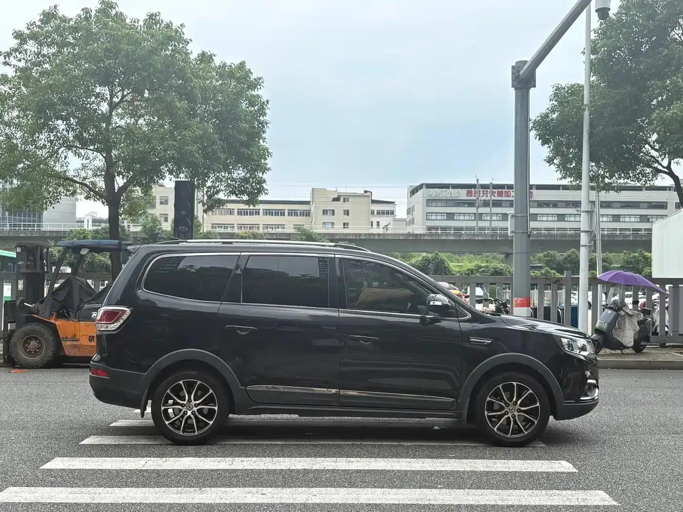 Fengxing SX6 2018 1.6L Manual Deluxe Edition — миниатюра 4