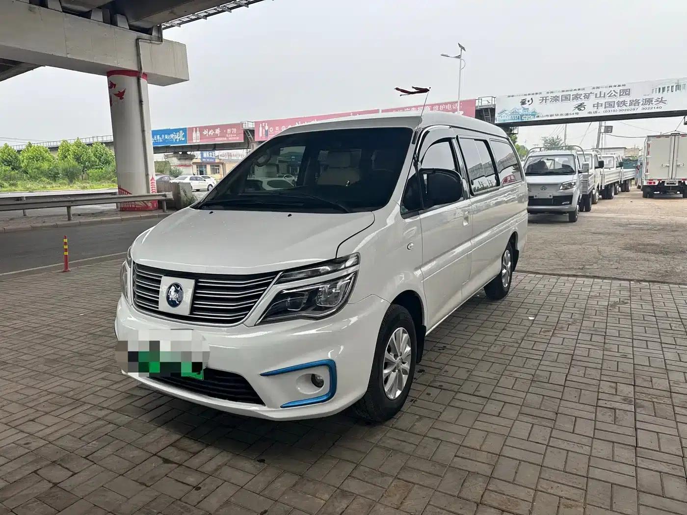 Lingzhi New Energy 2020 Comfort Model 9-Seater — миниатюра 1