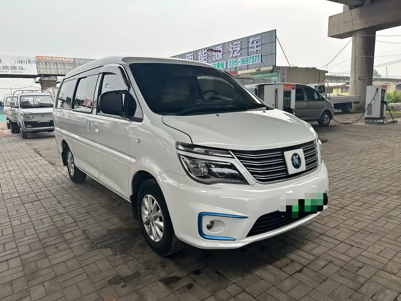 Lingzhi New Energy 2020 Comfort Model 9-Seater — миниатюра 2