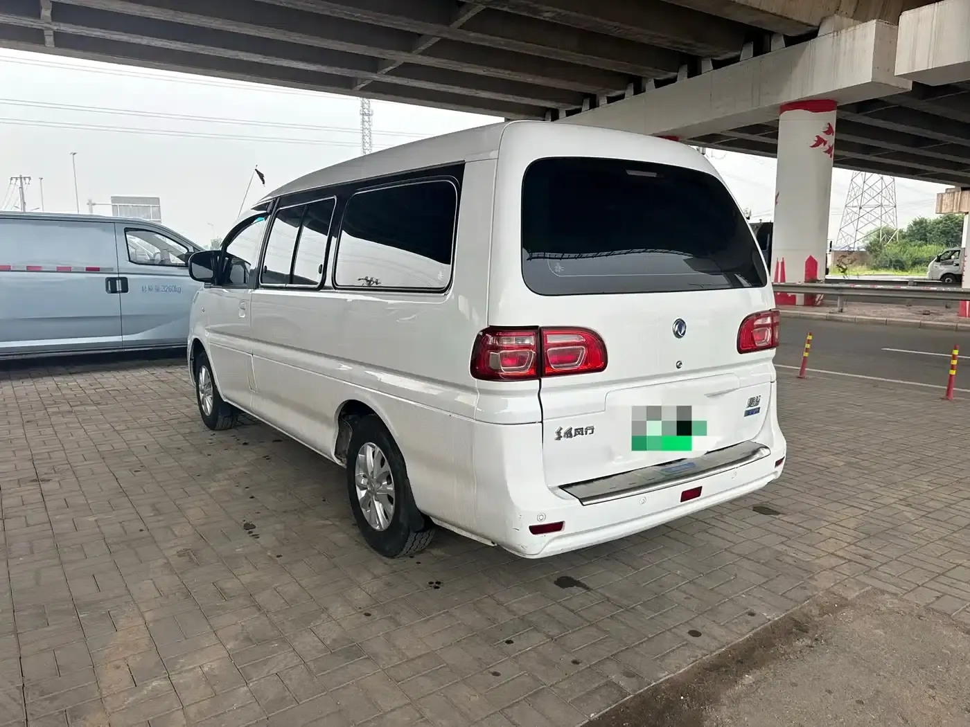 Lingzhi New Energy 2020 Comfort Model 9-Seater — миниатюра 3