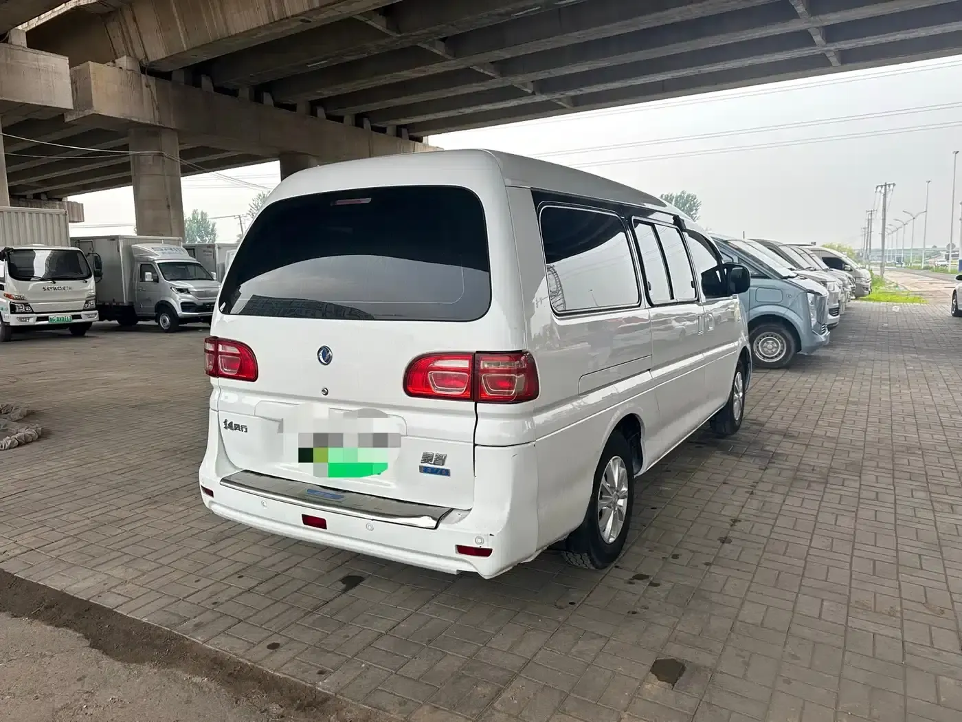 Lingzhi New Energy 2020 Comfort Model 9-Seater — миниатюра 4