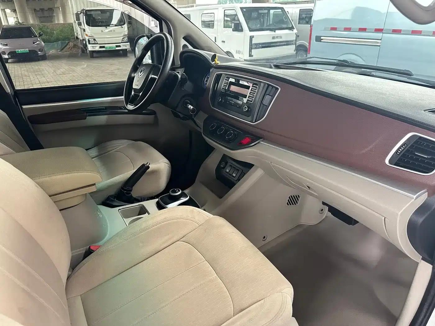 Lingzhi New Energy 2020 Comfort Model 9-Seater — миниатюра 6
