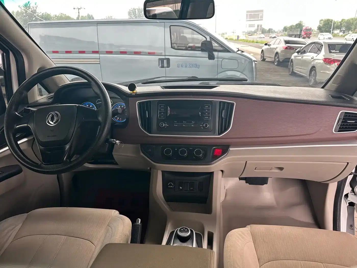 Lingzhi New Energy 2020 Comfort Model 9-Seater — миниатюра 9