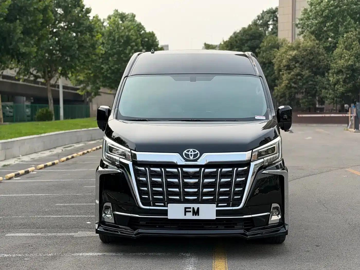2023 HIACE 3.5L Middle East Edition — миниатюра 1