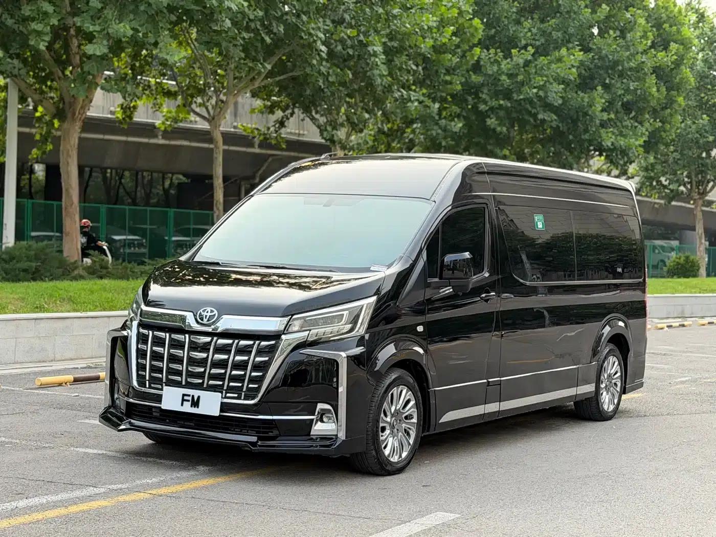 2023 HIACE 3.5L Middle East Edition — миниатюра 2