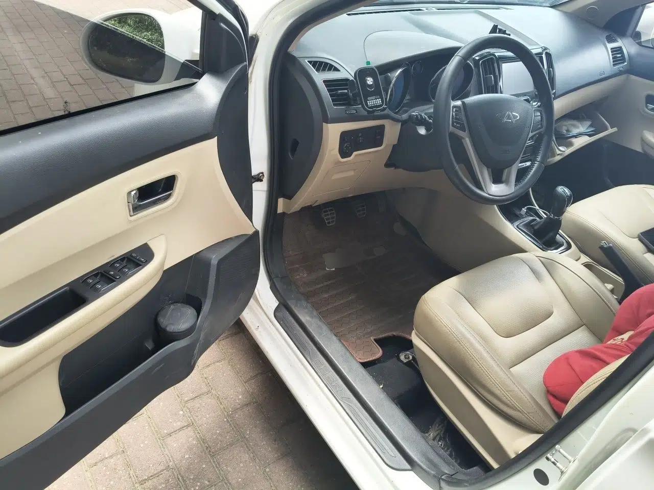 Chery E3 2013 1.5L Manual ZhiShang Model — миниатюра 16