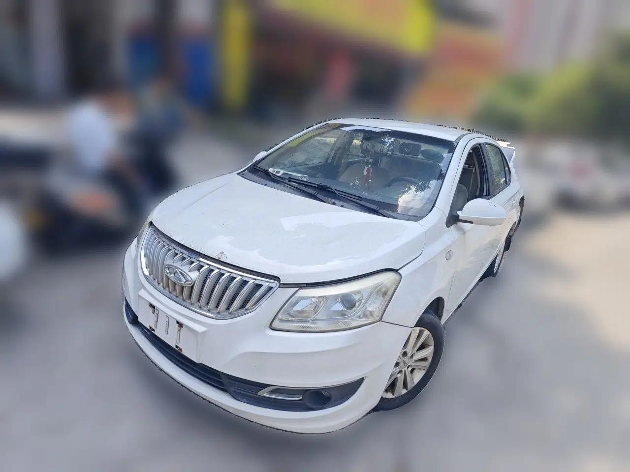 Chery E3 2013 1.5L Manual Fashion Model — миниатюра 1