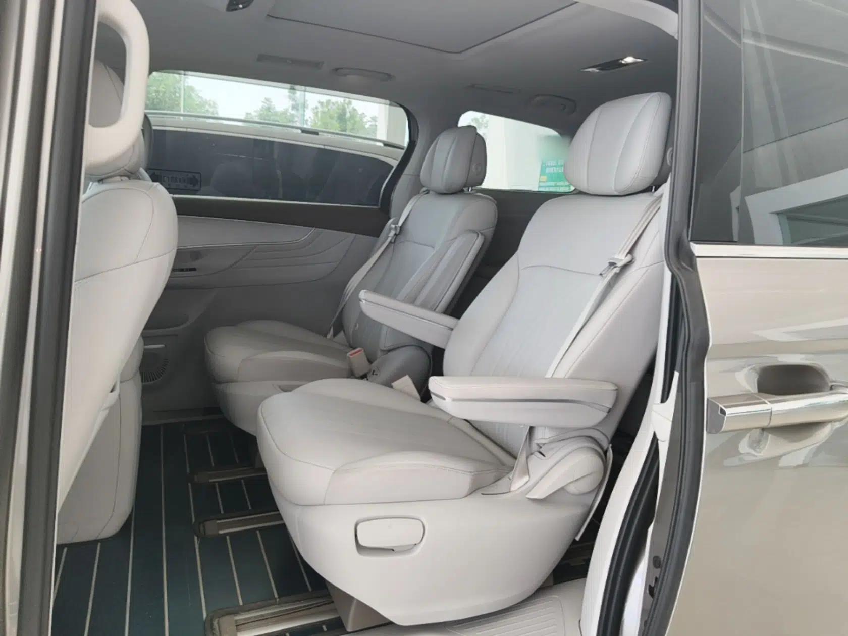 Roewe iMAX8 New Energy 2025 1.5T DMH Lu Zun Deluxe Edition — миниатюра 20