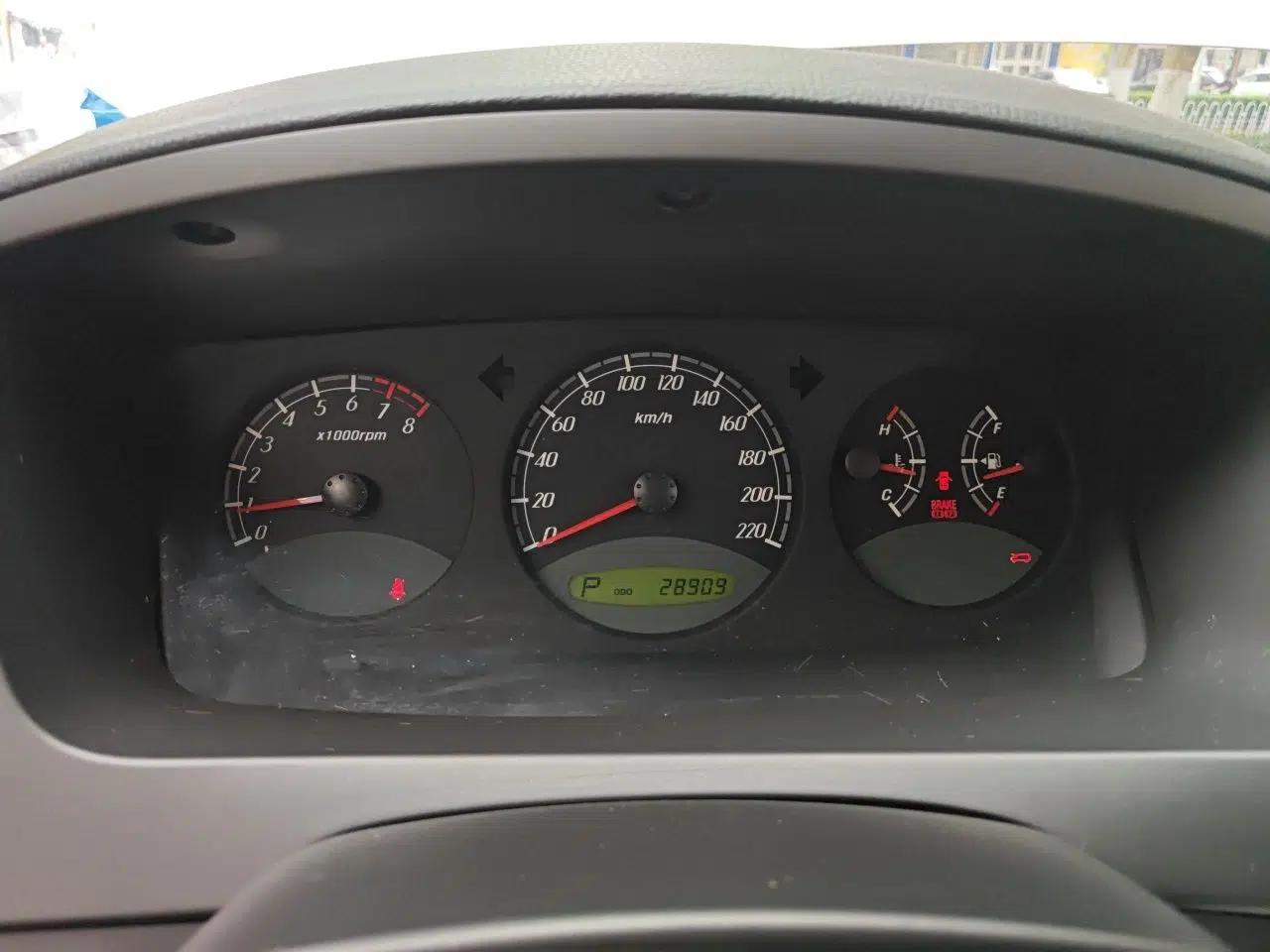 Roewe W5 2014 1.8T 2WD Automatic Tharu Special Edition — миниатюра 11