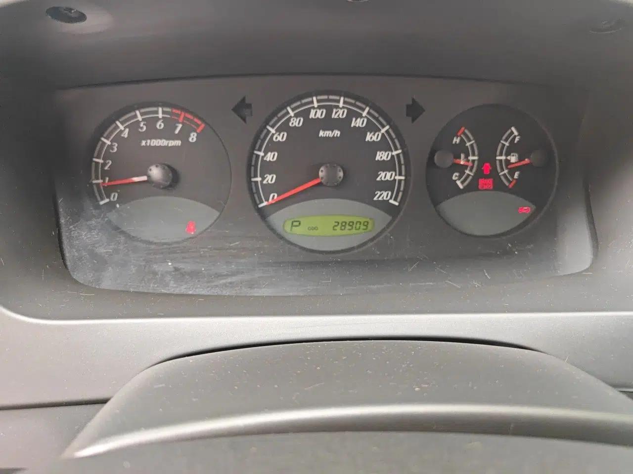 Roewe W5 2014 1.8T 2WD Automatic Tharu Special Edition — миниатюра 12