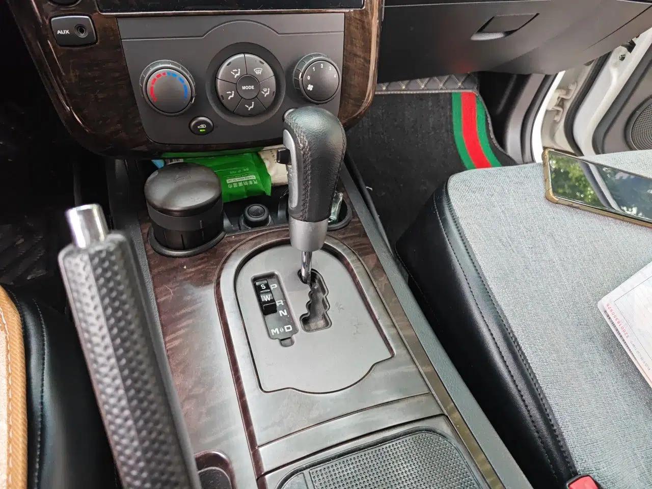 Roewe W5 2014 1.8T 2WD Automatic Tharu Special Edition — миниатюра 14