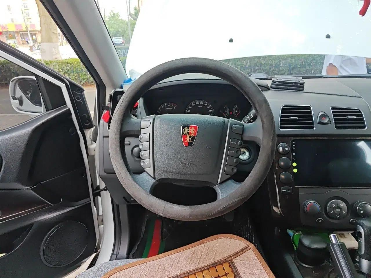 Roewe W5 2014 1.8T 2WD Automatic Tharu Special Edition — миниатюра 10