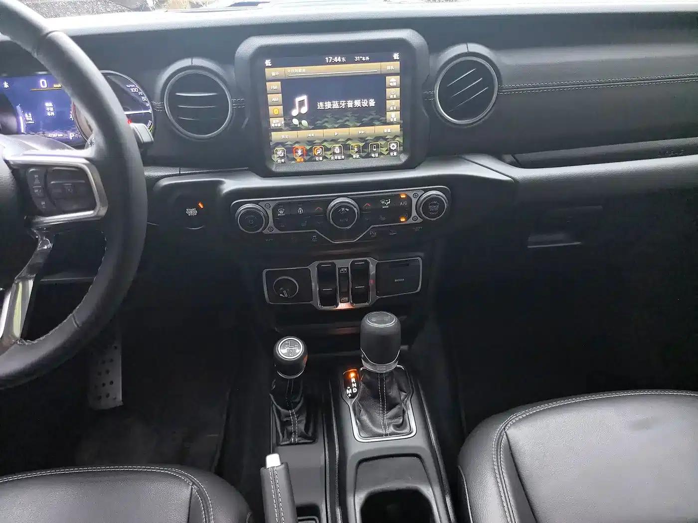 Jeep Wrangler New Energy 2021 Model 4-Door 2.0T 4xe Sahara First Edition — миниатюра 13