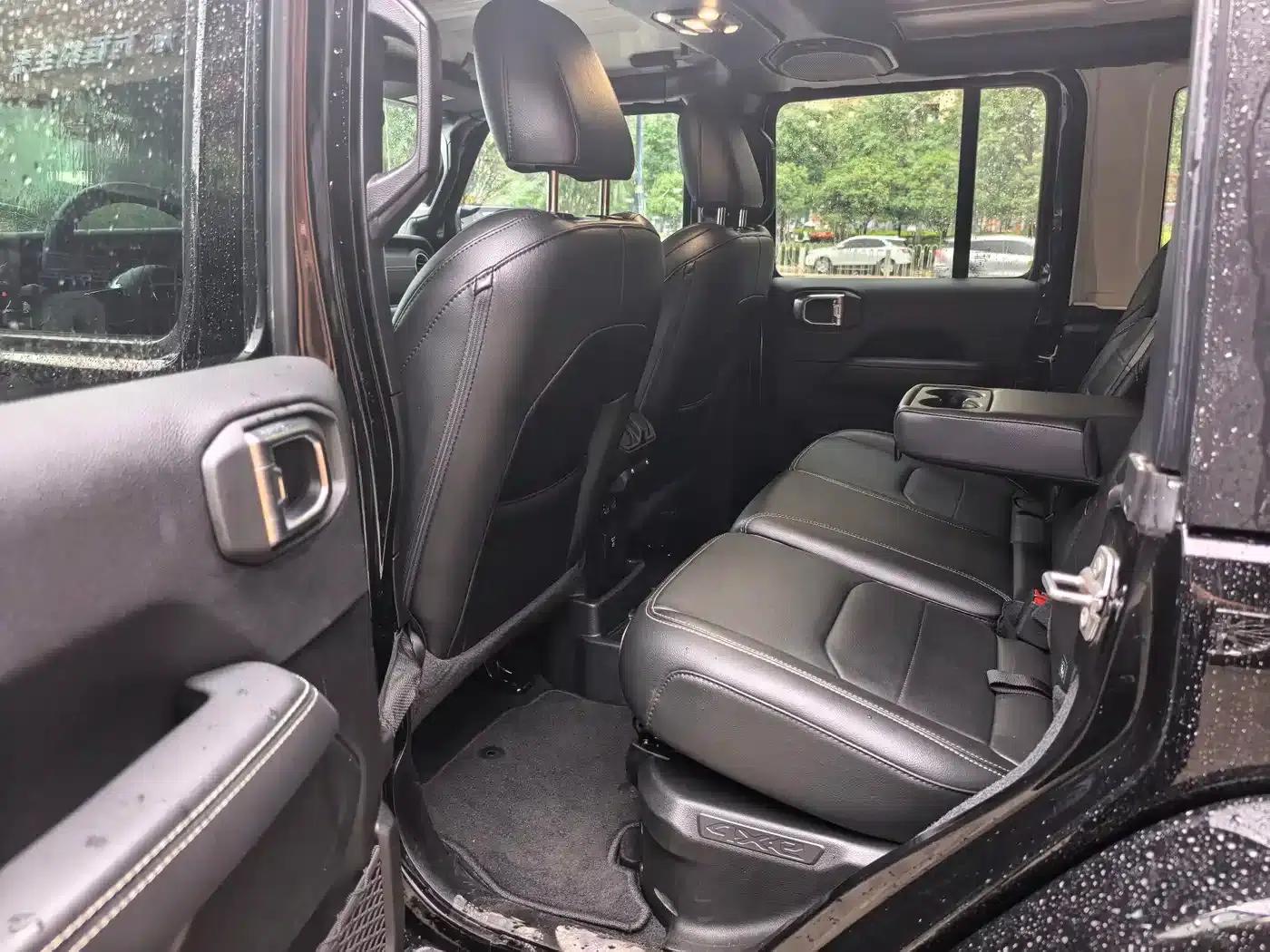 Jeep Wrangler New Energy 2021 Model 4-Door 2.0T 4xe Sahara First Edition — миниатюра 7