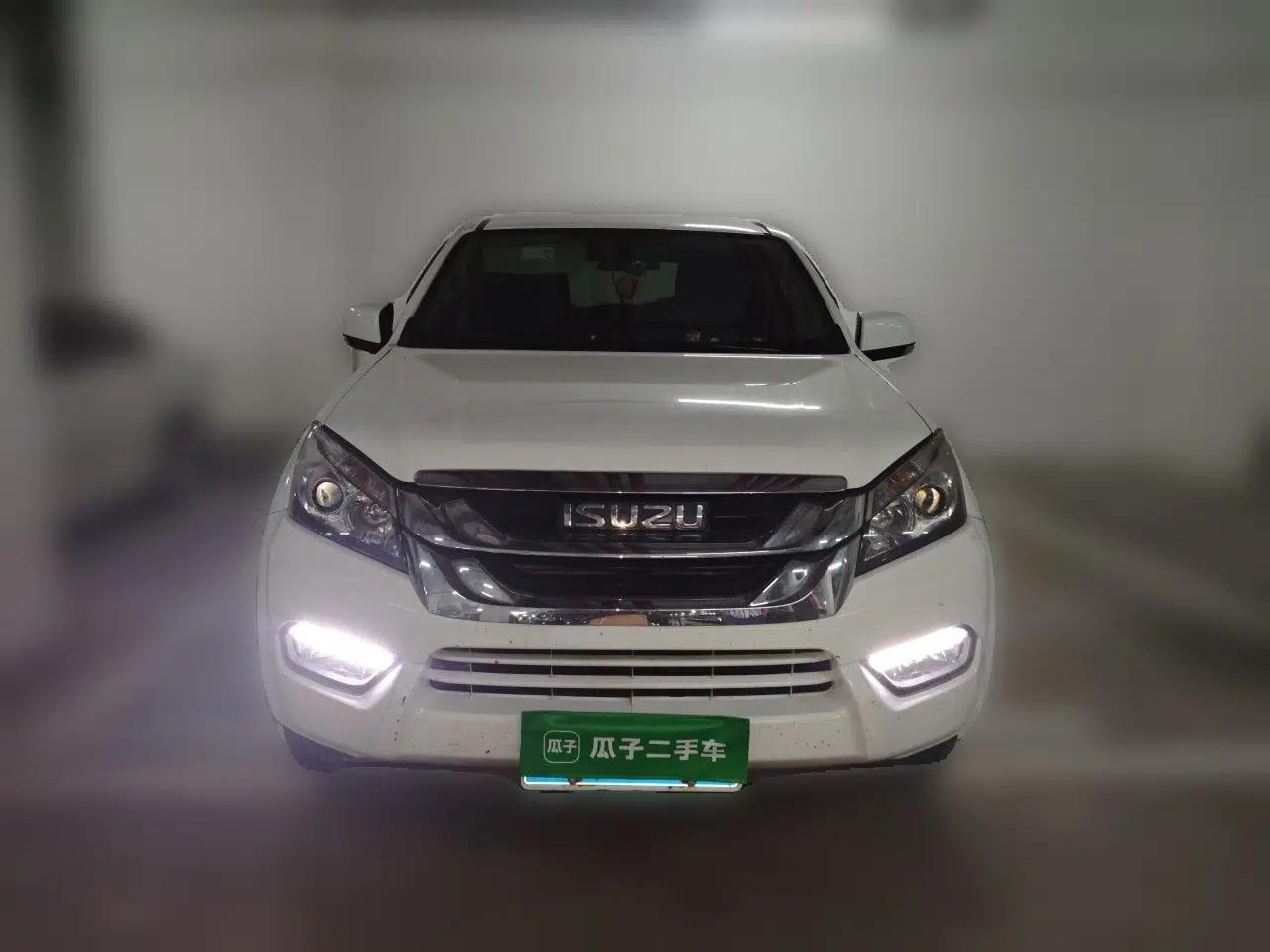 Isuzu mu-X 2017 2.5T Two-Wheel Drive Automatic Comfort Touring Version 7 Seats — миниатюра 2